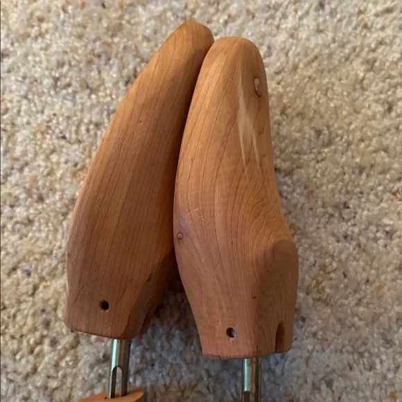 Men’s Cole Haan Shoe Trees Large Cedar Adjustable Brass Pair - Picture 10 of 12